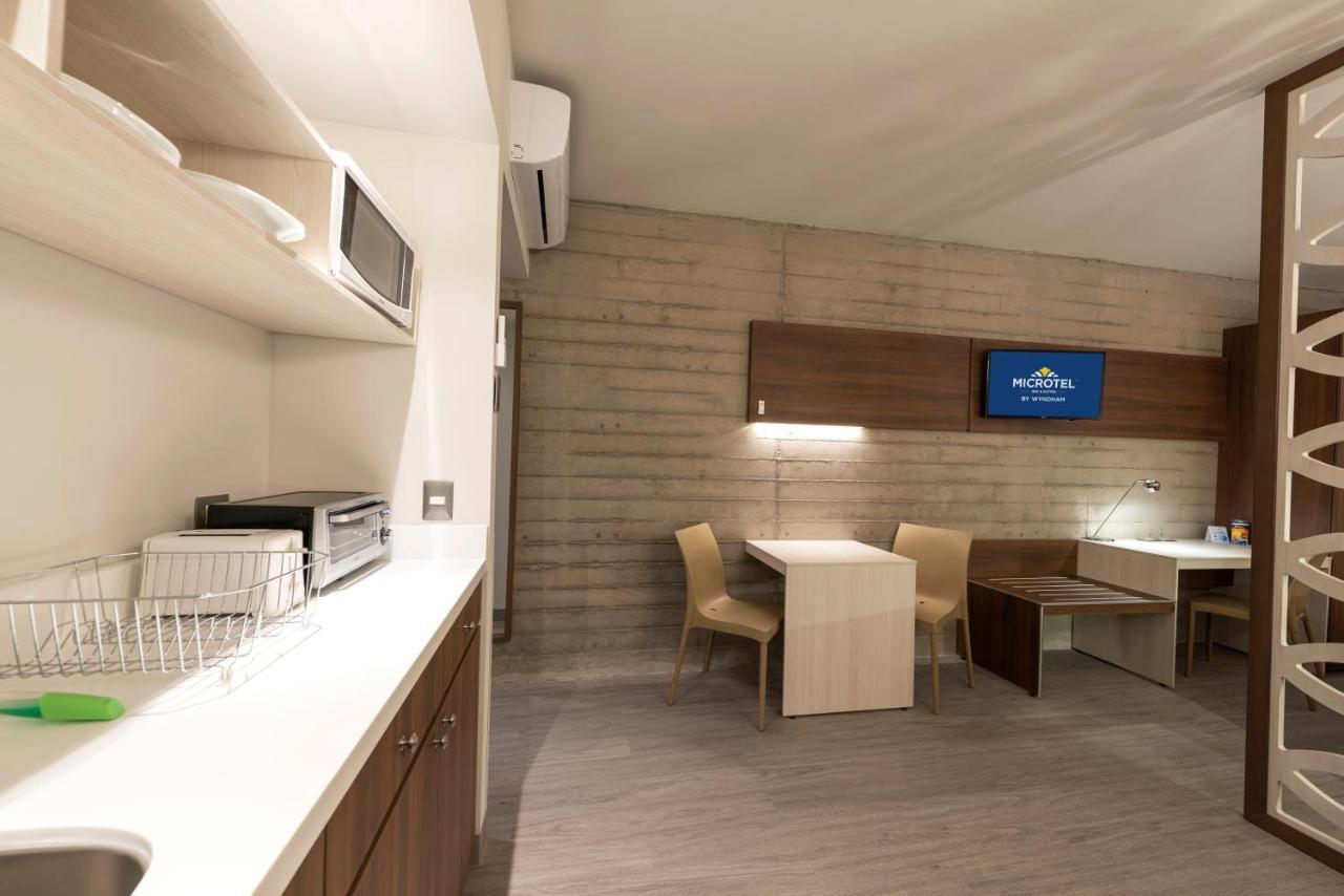 Microtel Inn & Suites By Wyndham Guadalajara Sur Palomar Exterior photo