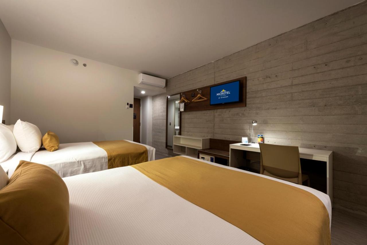 Microtel Inn & Suites By Wyndham Guadalajara Sur Palomar Exterior photo