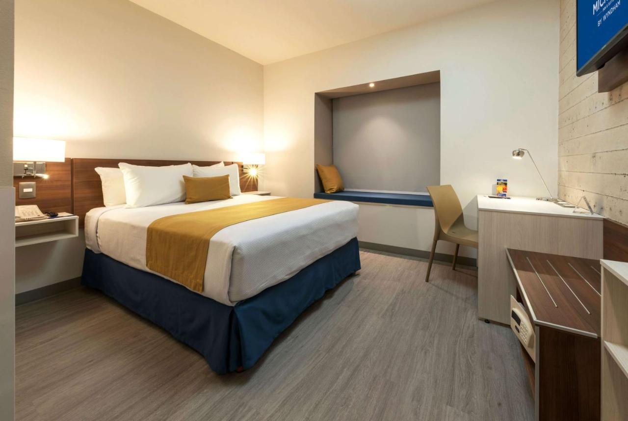 Microtel Inn & Suites By Wyndham Guadalajara Sur Palomar Exterior photo