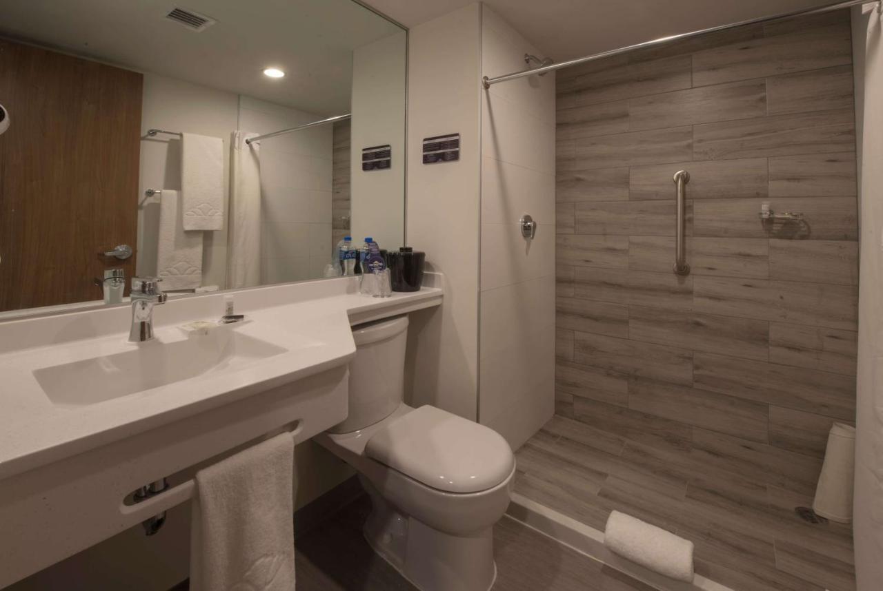 Microtel Inn & Suites By Wyndham Guadalajara Sur Palomar Exterior photo