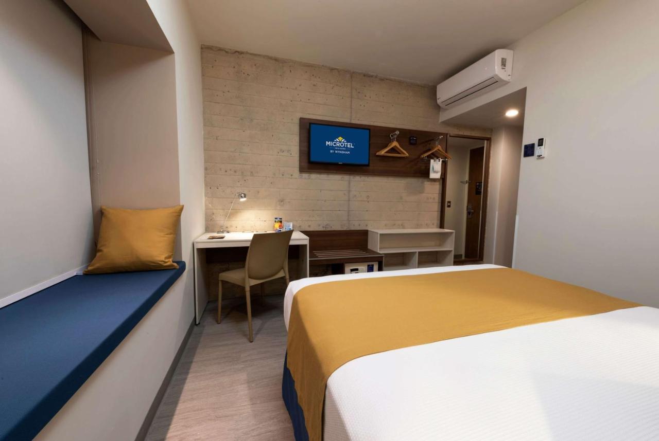 Microtel Inn & Suites By Wyndham Guadalajara Sur Palomar Exterior photo
