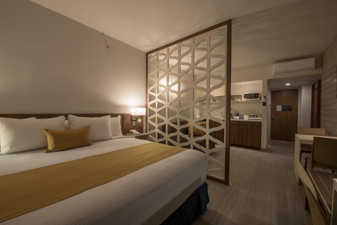 Microtel Inn & Suites By Wyndham Guadalajara Sur Palomar Exterior photo