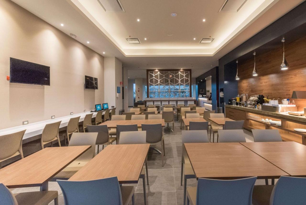 Microtel Inn & Suites By Wyndham Guadalajara Sur Palomar Exterior photo