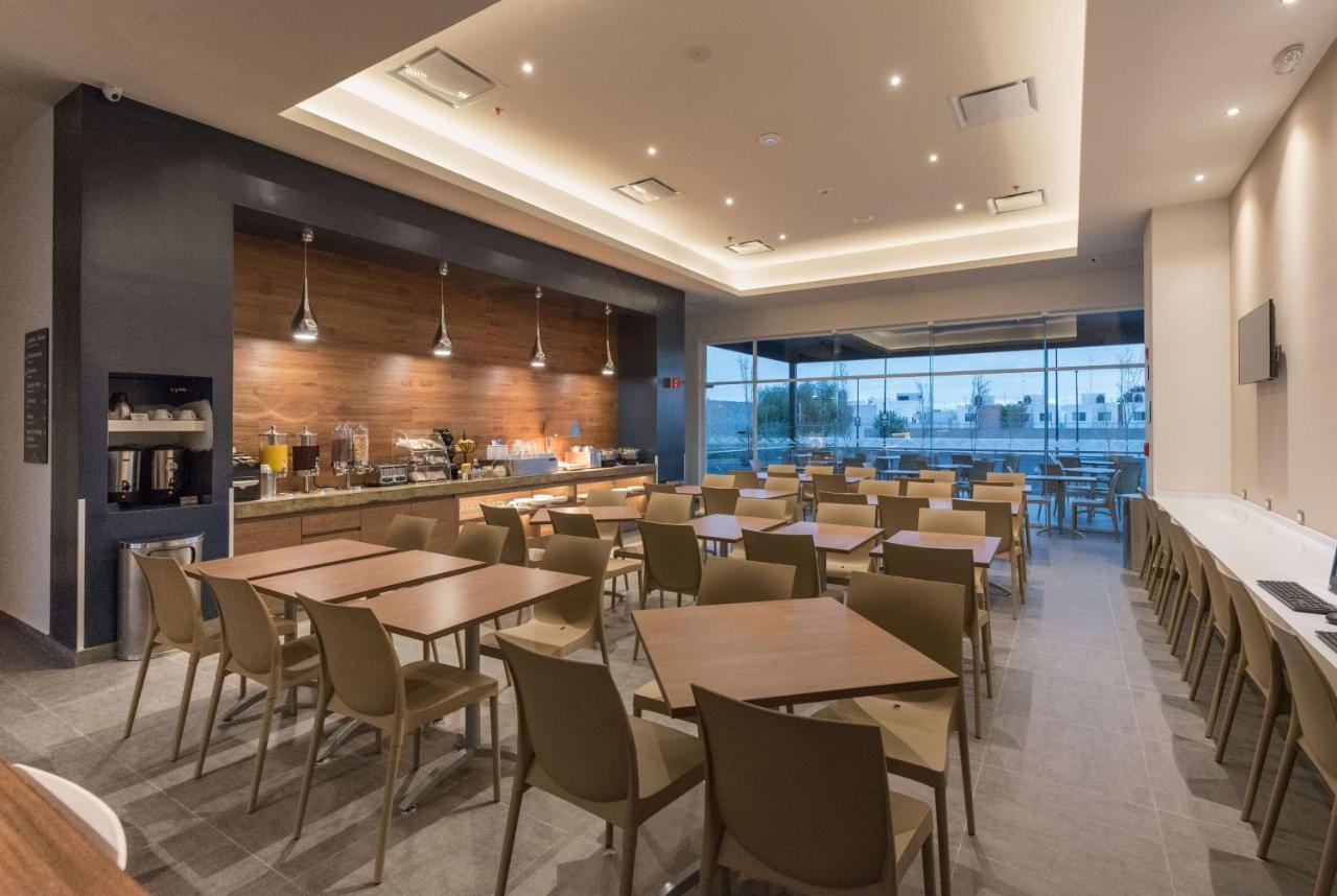Microtel Inn & Suites By Wyndham Guadalajara Sur Palomar Exterior photo