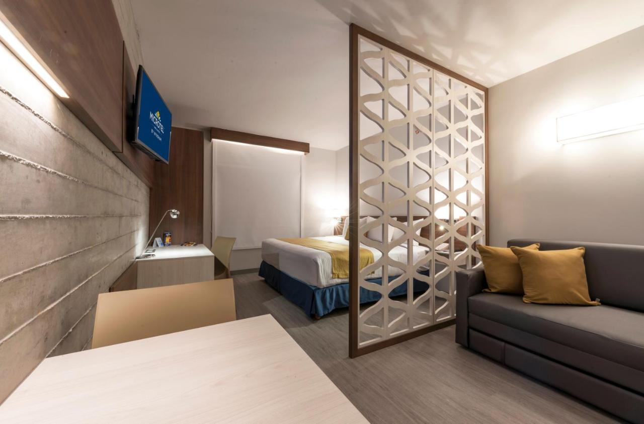 Microtel Inn & Suites By Wyndham Guadalajara Sur Palomar Exterior photo